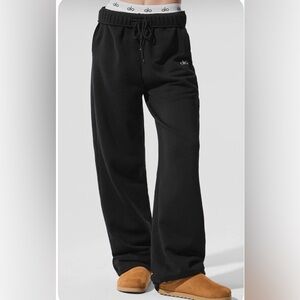 ALO Yoga NWT Accolade Straight Leg Sweatpants Black Size L Oversized